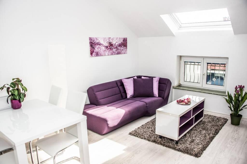 Apartment Pouringraz Fuer Kunst- Und Tennisliebhaber Buitenkant foto