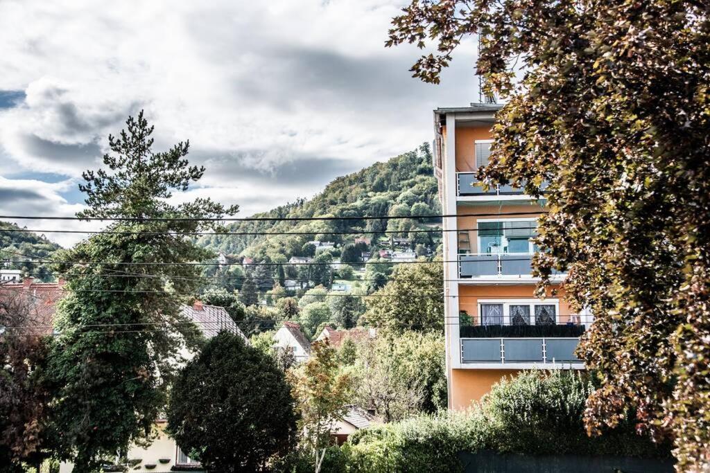 Apartment Pouringraz Fuer Kunst- Und Tennisliebhaber Buitenkant foto