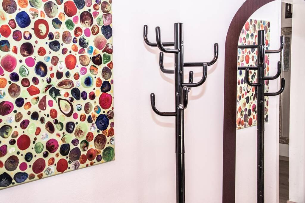 Apartment Pouringraz Fuer Kunst- Und Tennisliebhaber Buitenkant foto
