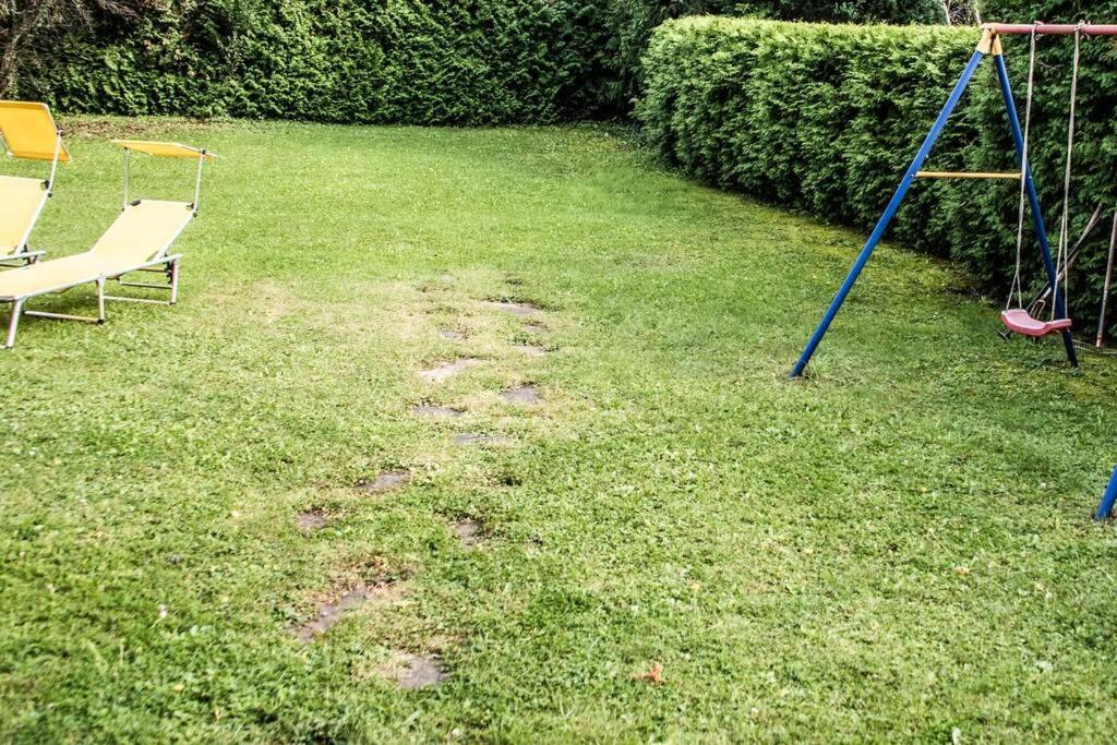 Apartment Pouringraz Fuer Kunst- Und Tennisliebhaber Buitenkant foto