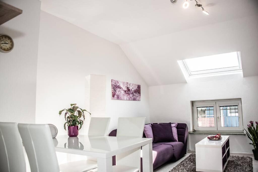 Apartment Pouringraz Fuer Kunst- Und Tennisliebhaber Buitenkant foto