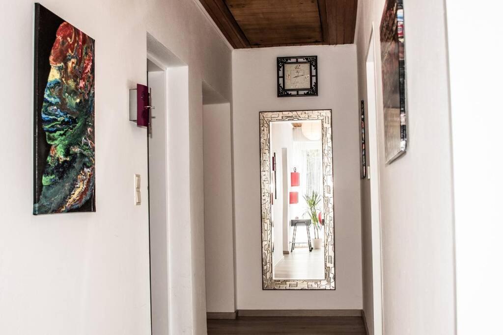 Apartment Pouringraz Fuer Kunst- Und Tennisliebhaber Buitenkant foto