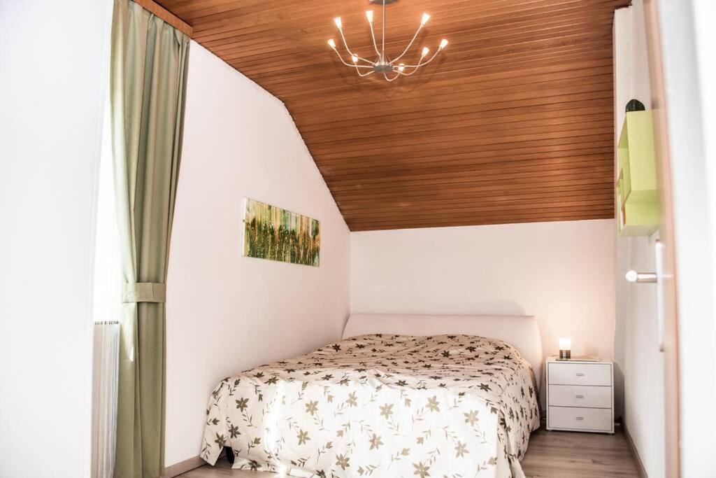 Apartment Pouringraz Fuer Kunst- Und Tennisliebhaber Buitenkant foto