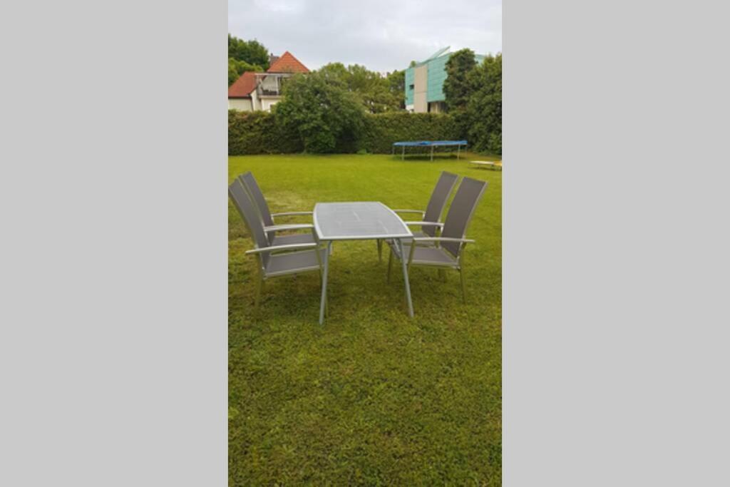 Apartment Pouringraz Fuer Kunst- Und Tennisliebhaber Buitenkant foto