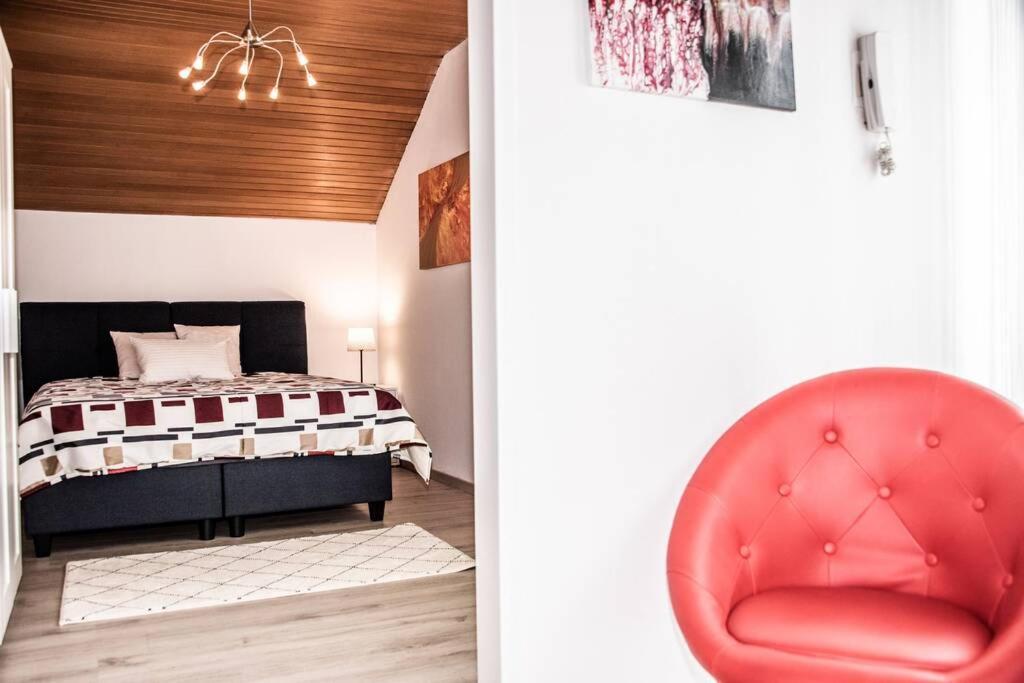 Apartment Pouringraz Fuer Kunst- Und Tennisliebhaber Buitenkant foto