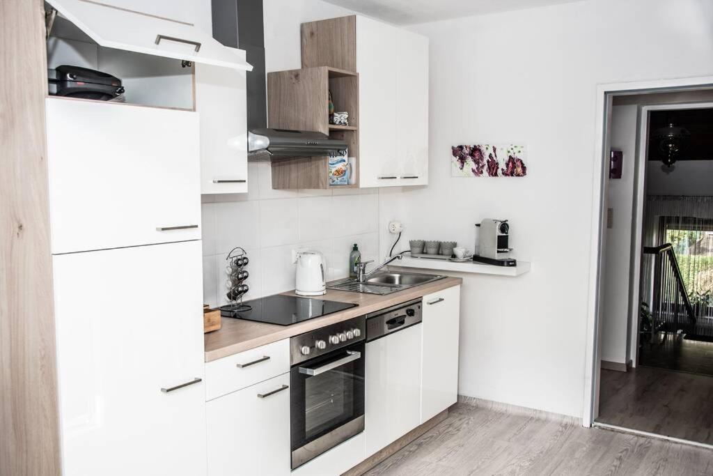 Apartment Pouringraz Fuer Kunst- Und Tennisliebhaber Buitenkant foto