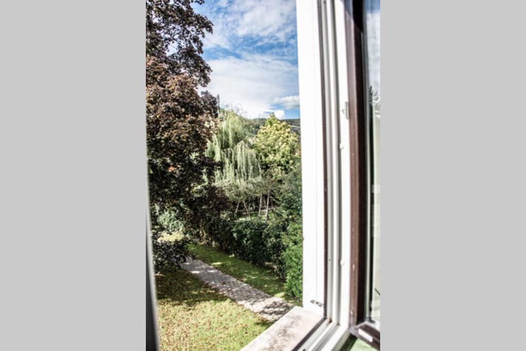 Apartment Pouringraz Fuer Kunst- Und Tennisliebhaber Buitenkant foto